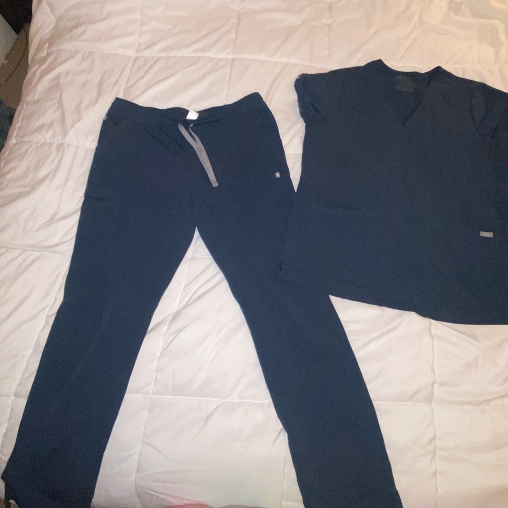 Figs! Dark Harbor Two Pocket Casma Scrub top XL & Yola Skinny Scrub Pants Large